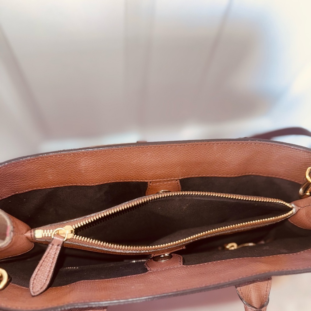 Burberry large Banner Tote in mahogany. Amazing condition ✨ Authentic - Picture 9 of 14